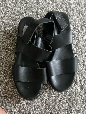 Steve Madden Black Strappy Platform Sandals